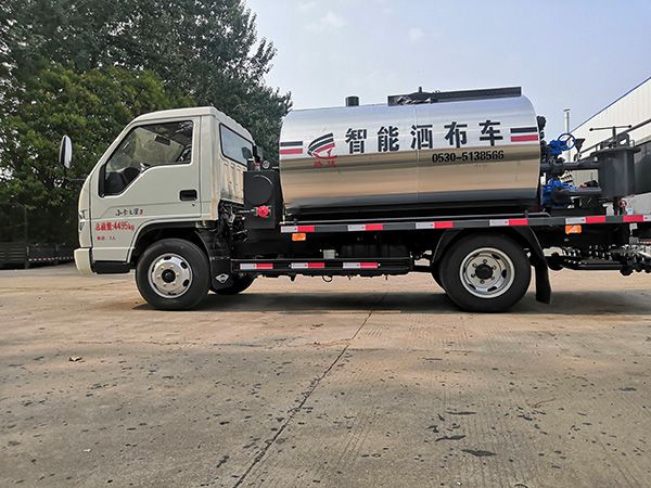 三噸藍牌瀝青灑布車(chē)